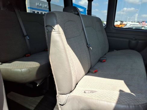 Used 2021 GMC Savana 3500 LS w/ Chrome Appearance Package RWD image 23