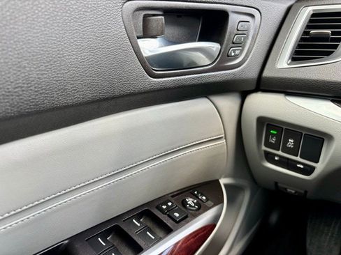 Used 2017 Acura TLX V6 w/ Technology Package image 19