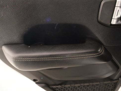 Used 2018 Jeep Wrangler Unlimited Sahara AWD/4WD image 17