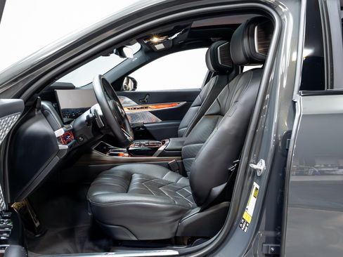Used 2023 BMW 760i xDrive AWD/4WD image 6