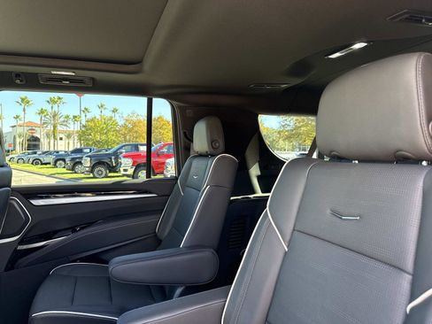 Used 2025 Cadillac Escalade ESV Sport image 16