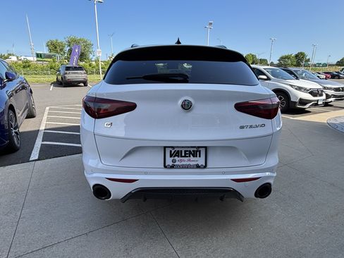 Used 2022 Alfa Romeo Stelvio Veloce AWD/4WD image 7