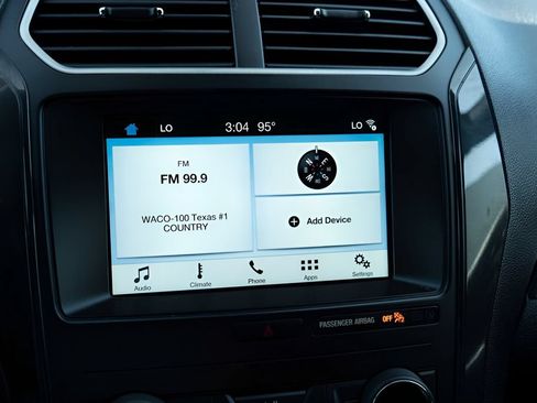 Used 2018 Ford Explorer XLT w/ Equipment Group 201A FWD image 22