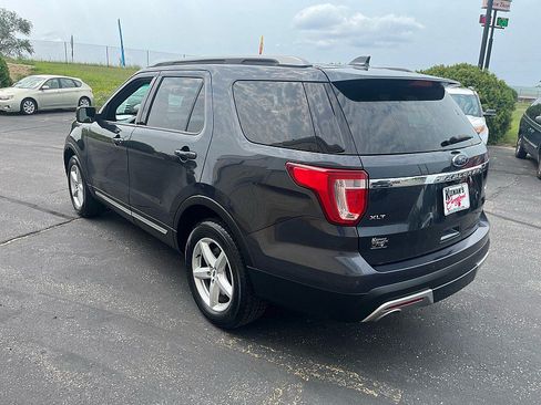 Used 2017 Ford Explorer XLT w/ Equipment Group 202A AWD/4WD image 6