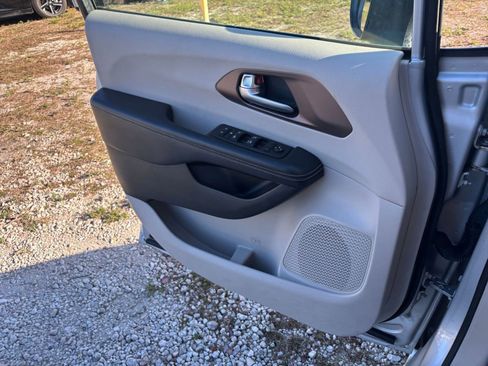 Used 2023 Chrysler Voyager LX image 20