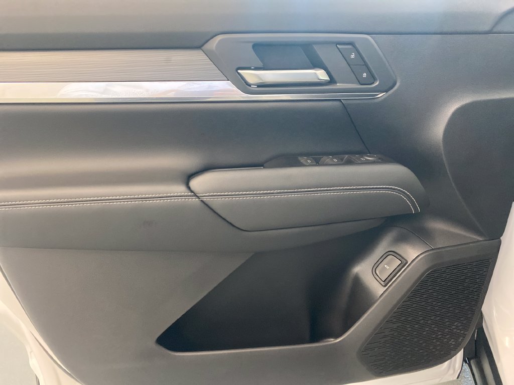 New 2027 GMC Terrain Elevation w/ Elevation Premium Package FWD image 9