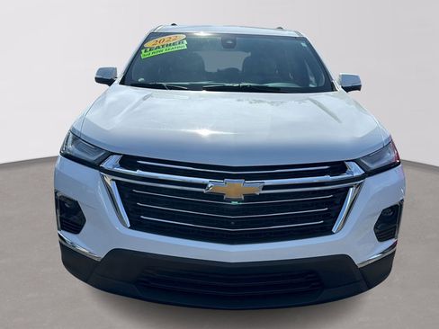 Used 2022 Chevrolet Traverse LT w/ LT Premium Package FWD image 2