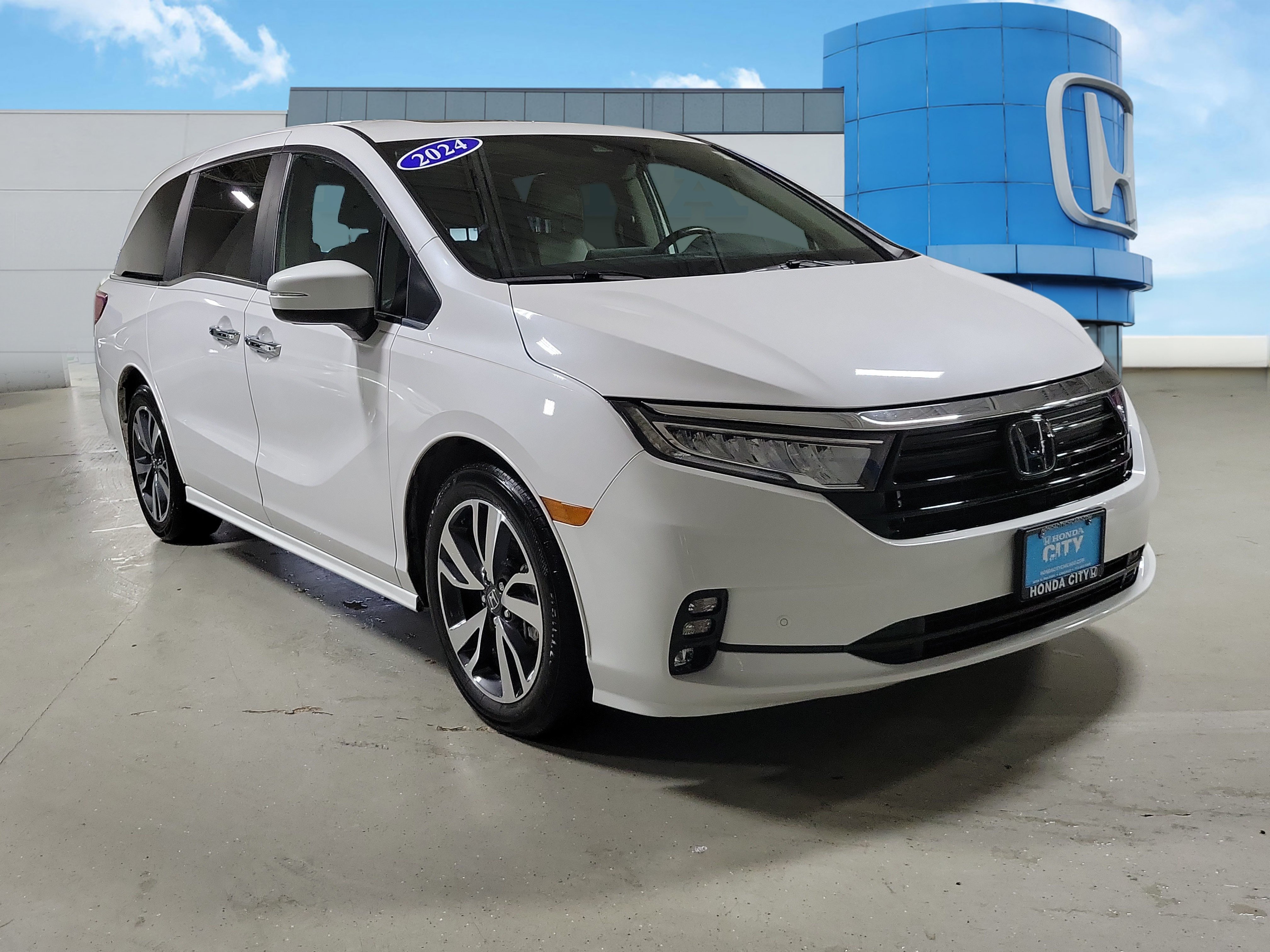 Certified 2024 Honda Odyssey Touring image 37