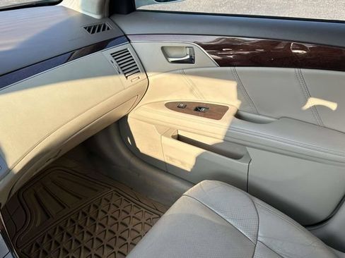 Used 2010 Toyota Avalon Limited FWD image 33