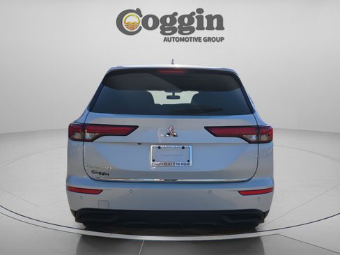 Used 2022 Mitsubishi Outlander ES image 5