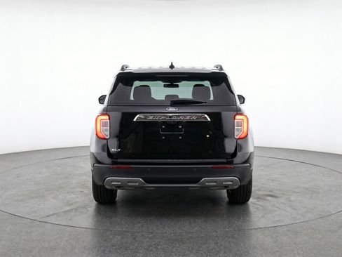 Used 2024 Ford Explorer XLT w/ Equipment Group 202A RWD image 7