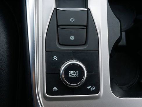 Certified 2020 Ford Explorer XLT w/ Equipment Group 202A image 27