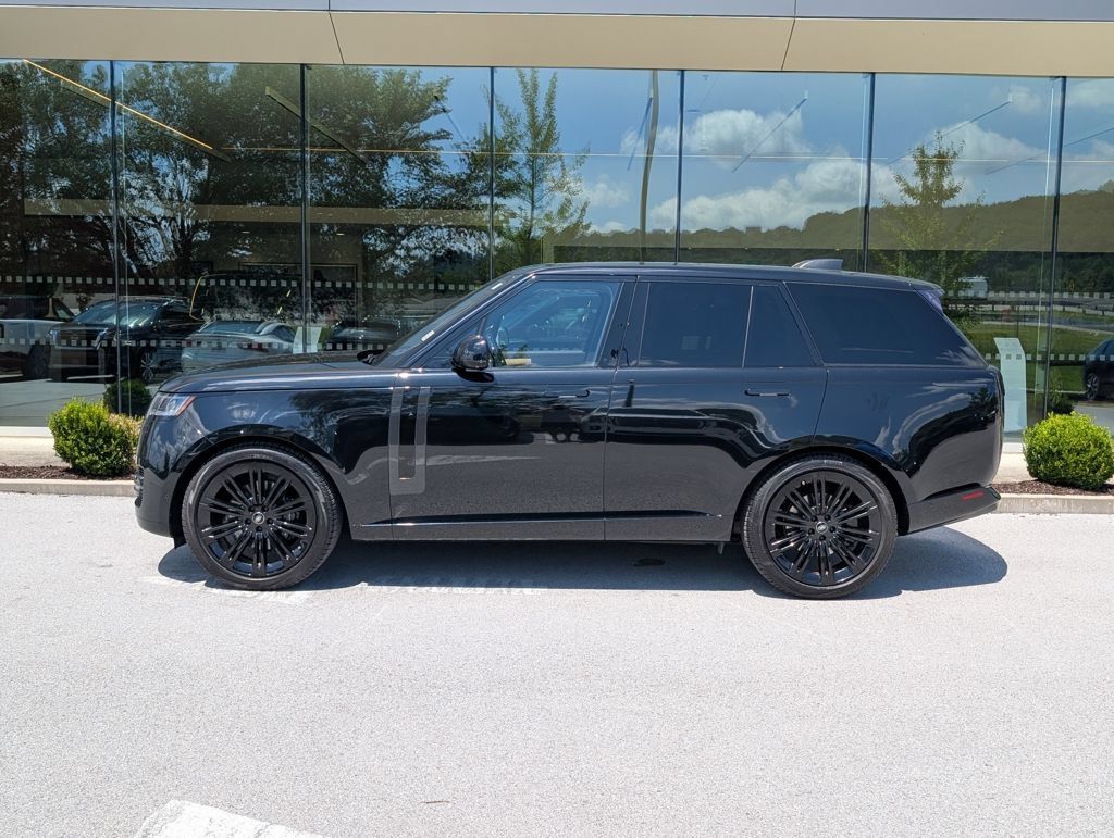 Used 2023 Land Rover Range Rover SE AWD/4WD image 2