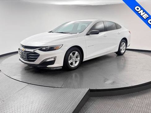 Used 2022 Chevrolet Malibu LS FWD image 2