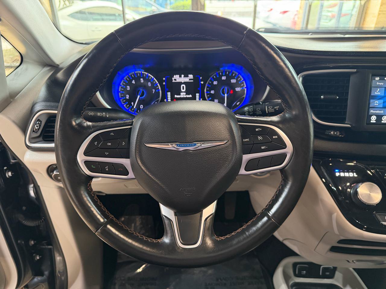 Used 2019 Chrysler Pacifica Touring-L FWD image 38