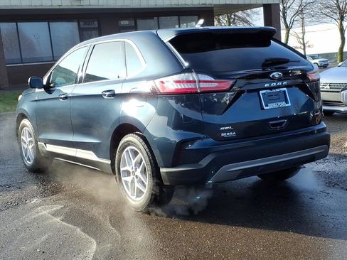 Used 2024 Ford Edge SEL w/ Convenience Package image 3