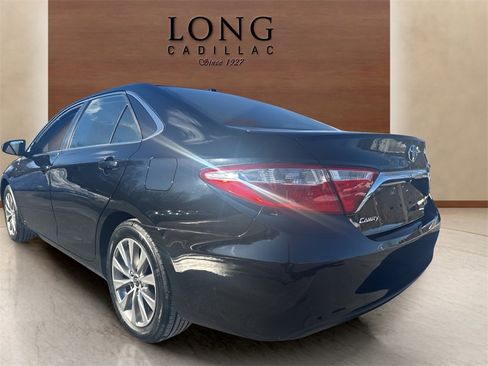 Used 2016 Toyota Camry XLE image 3