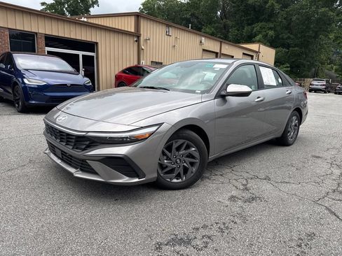 Used 2024 Hyundai Elantra SEL FWD image 1