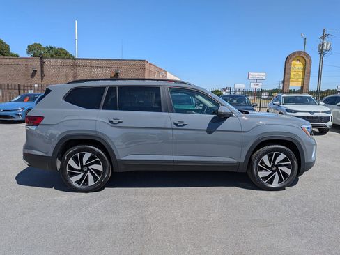 New 2026 Volkswagen Atlas SE FWD image 2