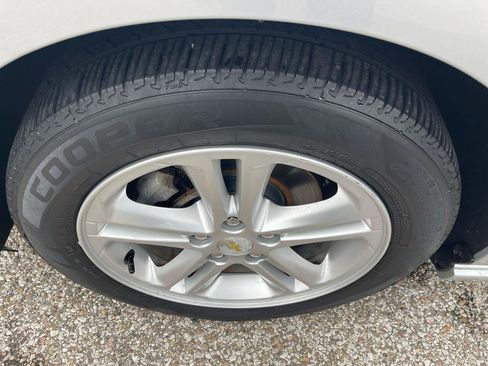 Used 2017 Chevrolet Cruze LT w/ RS Package FWD image 9