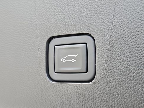 Used 2023 Chevrolet Traverse Premier w/ LPO, Floor Liner Package FWD image 17
