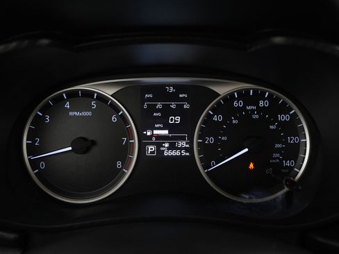 Used 2021 Nissan Versa S FWD image 22
