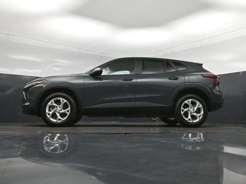 New 2026 Chevrolet Trax LS w/ LS Convenience Package FWD image 39