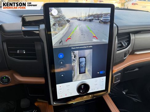 Used 2024 Ford Expedition Platinum image 30