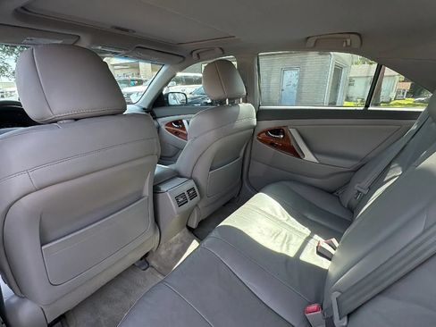 Used 2010 Toyota Camry XLE FWD image 13