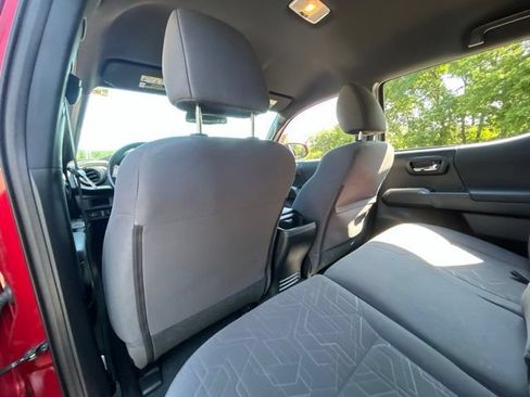 Used 2019 Toyota Tacoma TRD Sport AWD/4WD image 42