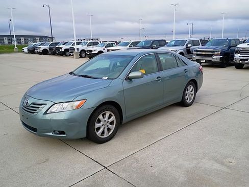 Used 2009 Toyota Camry LE image 3