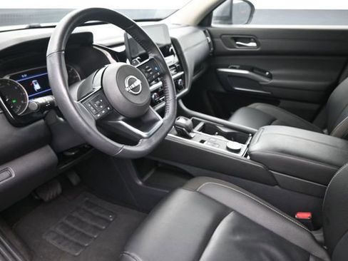 Used 2025 Nissan Pathfinder SL image 18