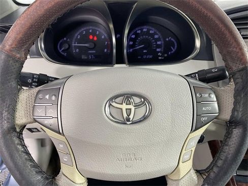 Used 2011 Toyota Avalon Limited image 14