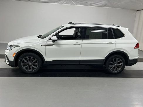 Certified 2022 Volkswagen Tiguan SE w/ Panoramic Sunroof Package image 9