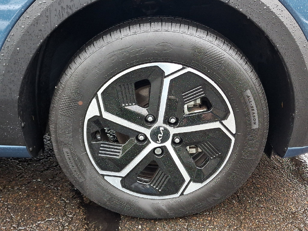 Certified 2025 Kia Niro EX w/ EX Cold Weather Package FWD image 8