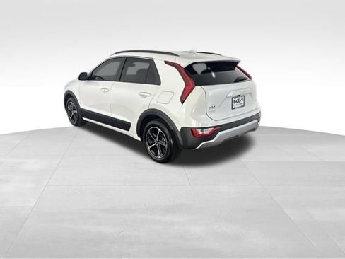 Certified 2025 Kia Niro EX FWD image 9