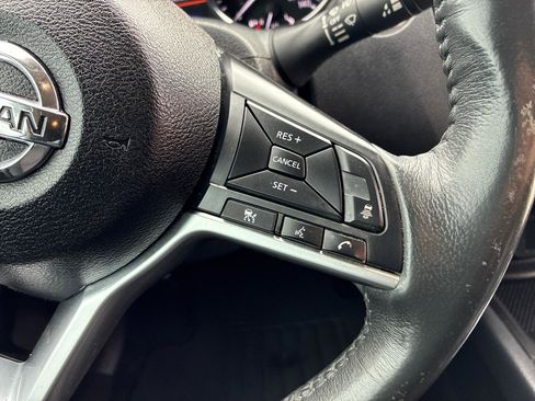 Used 2018 Nissan Rogue SV w/ Premium Package FWD image 42