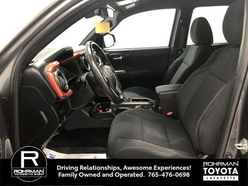 Used 2020 Toyota Tacoma TRD Sport AWD/4WD image 11