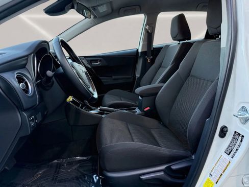 Used 2018 Toyota Corolla iM image 9