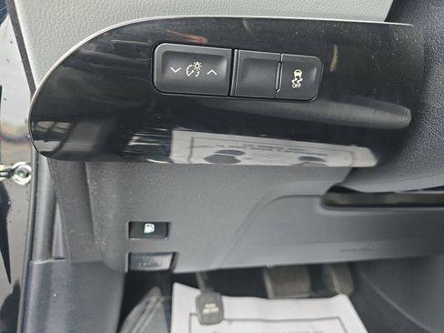 Used 2016 Toyota Prius Three image 13