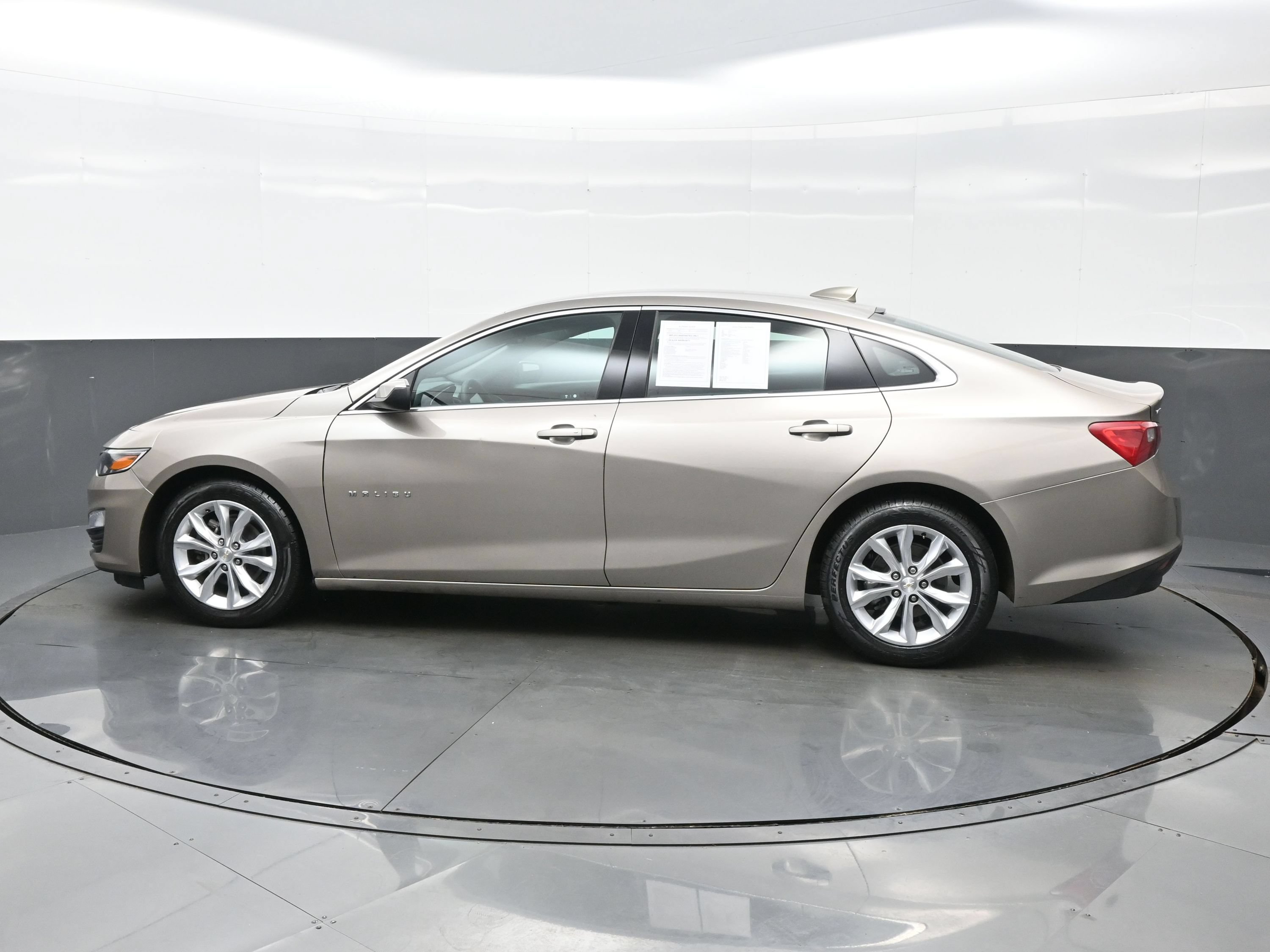 Used 2023 Chevrolet Malibu LT w/ Driver Confidence Package FWD image 3