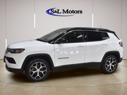 Used 2024 Jeep Compass Limited AWD/4WD image 3
