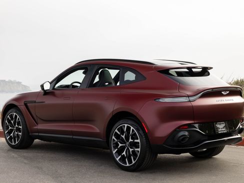 Used 2021 Aston Martin DBX AWD/4WD image 4