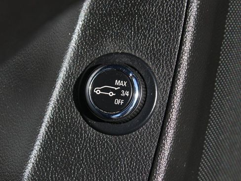 Used 2022 Chevrolet Traverse LT image 20