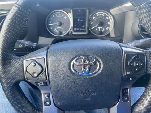 Used 2018 Toyota Tacoma 4D Double Cab image 21