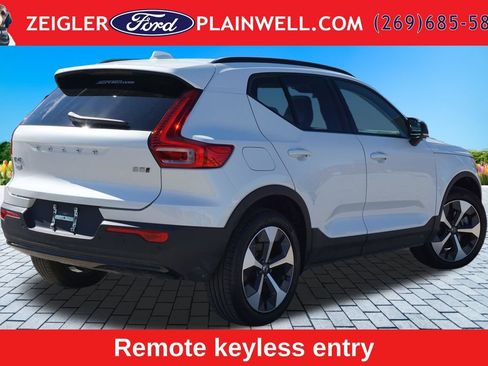 Used 2024 Volvo XC40 B5 Core AWD/4WD image 5