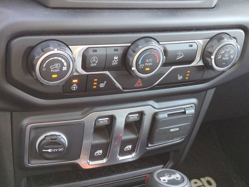 Used 2018 Jeep Wrangler Sport S image 21