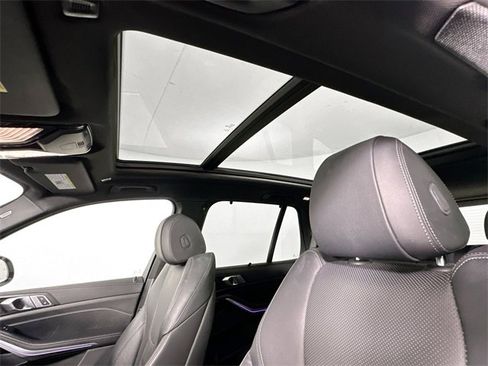 Used 2022 BMW X5 xDrive40i w/ Premium Essential Package image 18