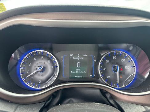 Used 2023 Chrysler Voyager LX FWD image 7
