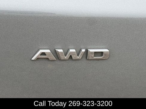 Used 2023 Cadillac XT5 Premium Luxury image 2